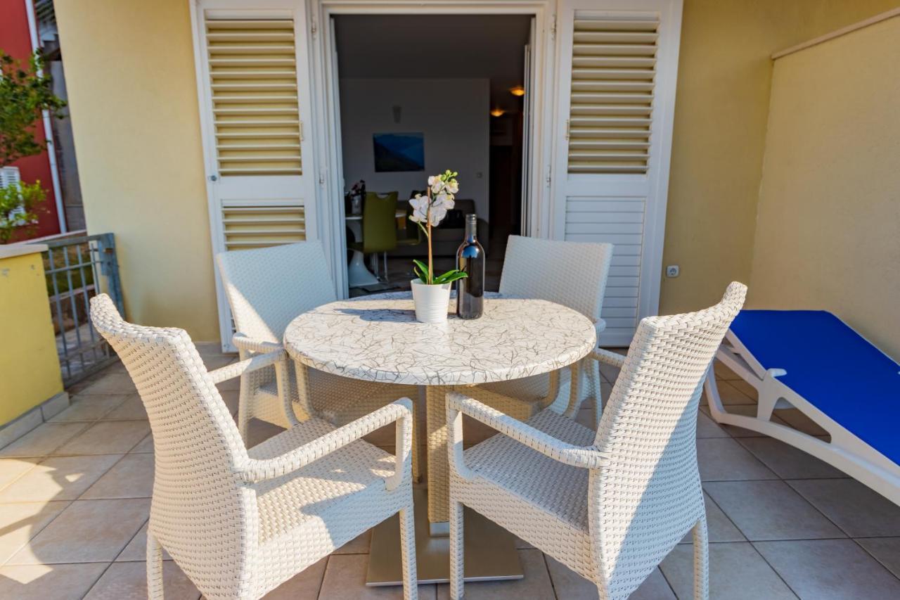 Luxury Apartments Villa Ruzmarina With New Heated Infinity Pool And Lounge Area Marusici  المظهر الخارجي الصورة