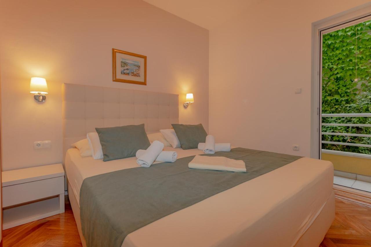 Luxury Apartments Villa Ruzmarina With New Heated Infinity Pool And Lounge Area Marusici  المظهر الخارجي الصورة